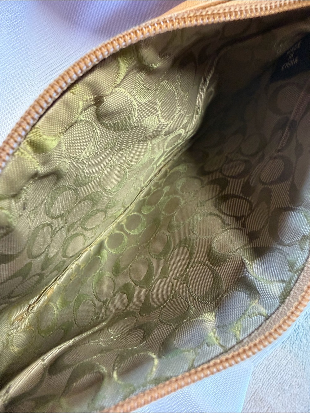 Coach Vintage Y2K Tan Leather & White Trim Wristlet with Signature C Lining - Picture 5 of 6
